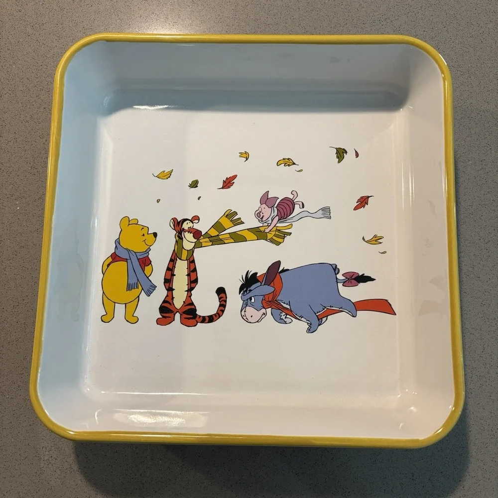 Disney Zrike Winnie the Pooh Baking Dish Fall Autumn Leaves Tigger Eeyore Piglet